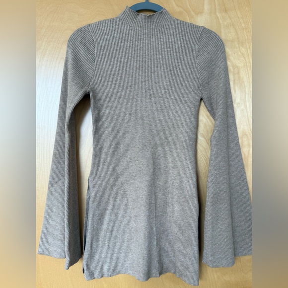Meshki Tab Ribbed Long Sleeve Top - Picture 1 of 3